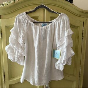 CeCe Women's White Ruffle Sleeve Top medium, soft!